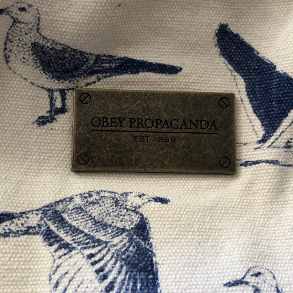 SALE! - Obey Propaganda crossbody bag - Picture 2 of 12